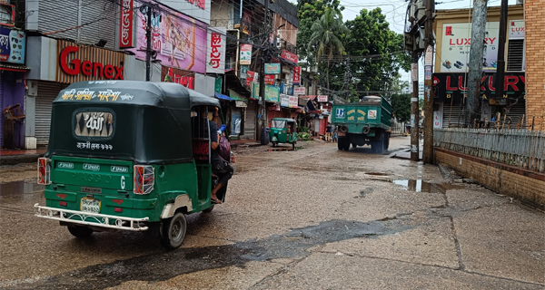 ঢিলেঢালা ভাবে চলছে পরিবহন ধর্মঘট ঢিলেঢালা ভাবে চলছে পরিবহন ধর্মঘট