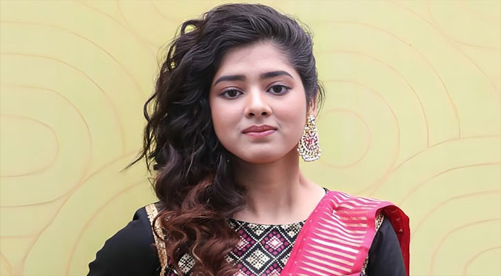 হঠাৎ কী হলো দিতিপ্রিয়ার? হঠাৎ কী হলো দিতিপ্রিয়ার?