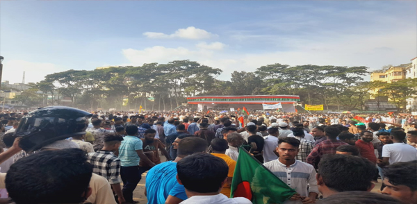 আলিয়া মাঠে বিএনপি উপচেপড়া নেতাকর্মীদের ভীড়