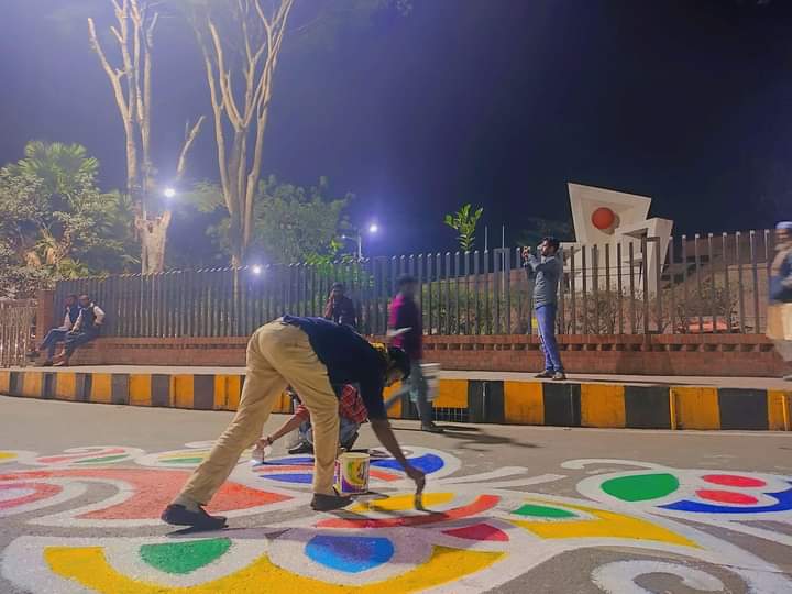 ভাষা শহীদদের শ্রদ্ধা জানাতে প্রস্তুত কেন্দ্রীয় শহীদ মিনার