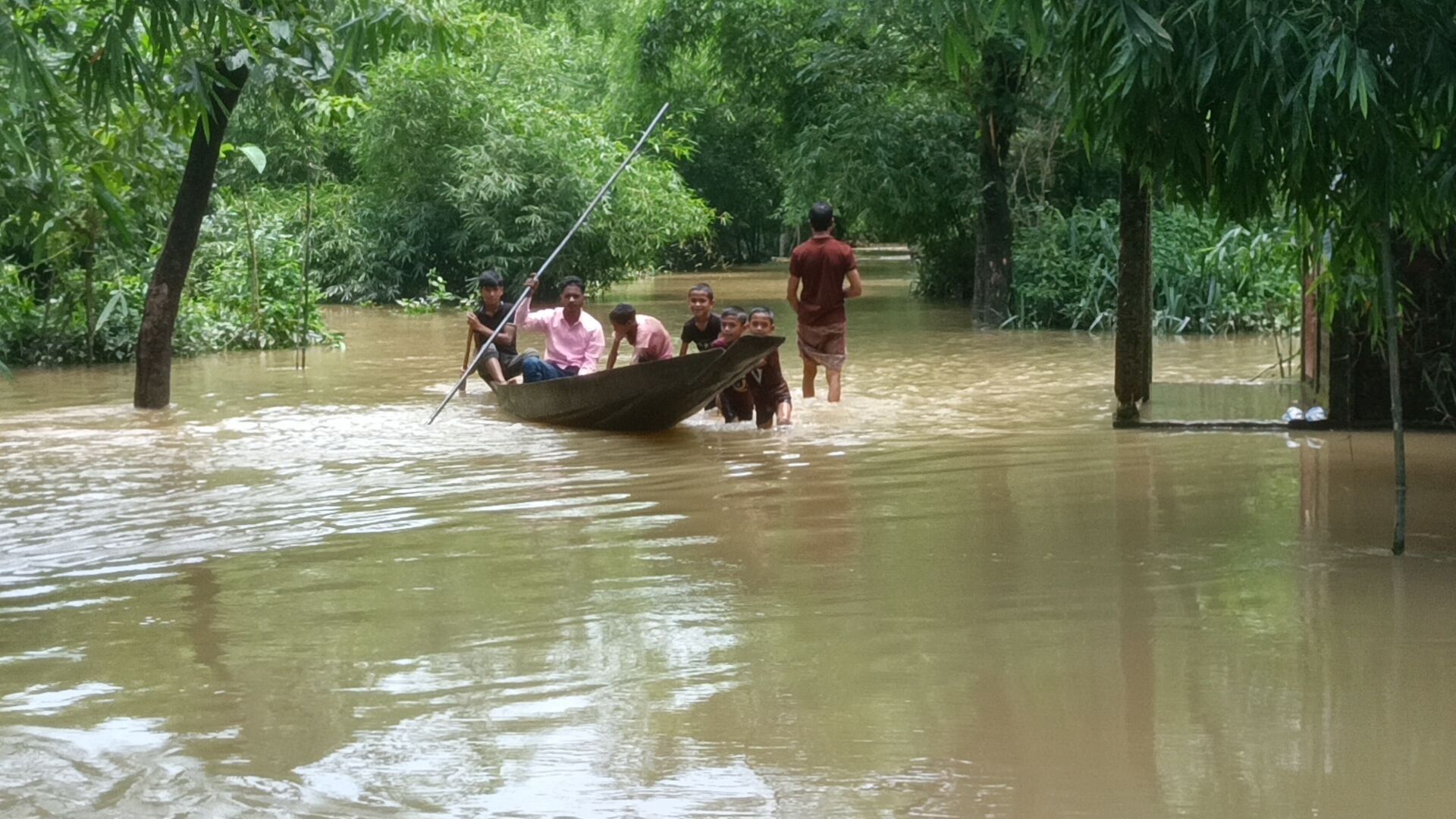 সিলেটে বন্যা পরিস্থিতির অবনতি