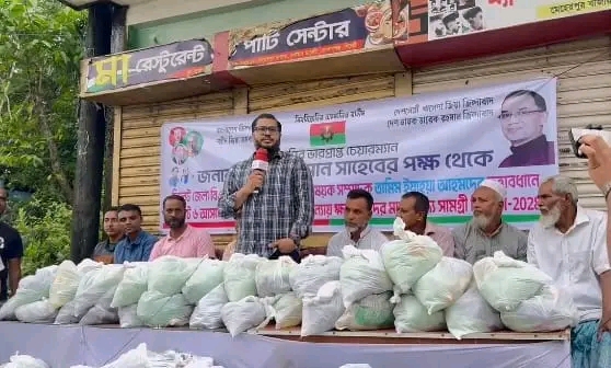 গোলাপগঞ্জে তারেক রহমানের পক্ষে তামিম ইয়াহয়ার ত্রাণ বিতরণ
