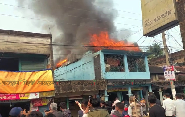 বালাগঞ্জ বাজারে অগ্নিকাণ্ড, ৭ লাখ টাকার ক্ষয়ক্ষতি