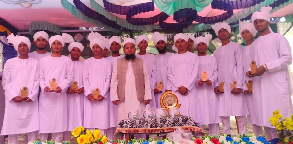 দোয়ারাবাজারে বাগানবাড়ী হাফিজিয়া মাদ্রাসার পাগড়ী প্রদান অনুষ্ঠান