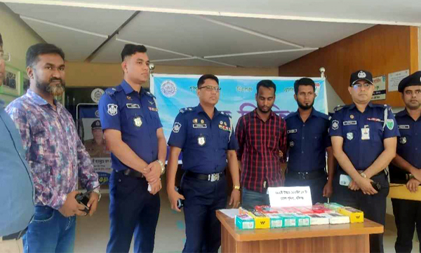 হবিগঞ্জে চোরাই মোবাইলসহ যুবক আটক