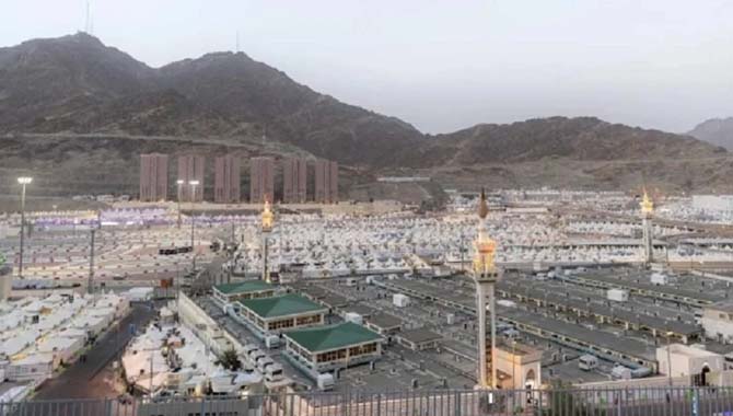 হজের আনুষ্ঠানিকতা শুরু, মিনায় হজযাত্রীরা