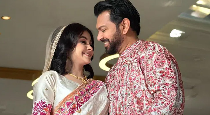 &lsquo;আমার সুরে নাচের মুদ্রায়, সেই তুমি কে?&rsquo;