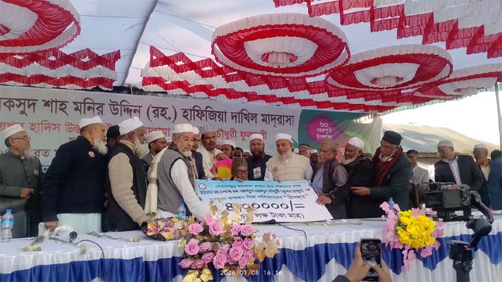 অশ্রুসিক্ত চোখে বিদায় জানাল শিক্ষার্থীসহ এলাকাবাসী