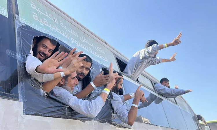 কারাবন্দি ৩ হাজার ৭'শ ফিলিস্তিনিকে মুক্তি দিল ইসরায়েল