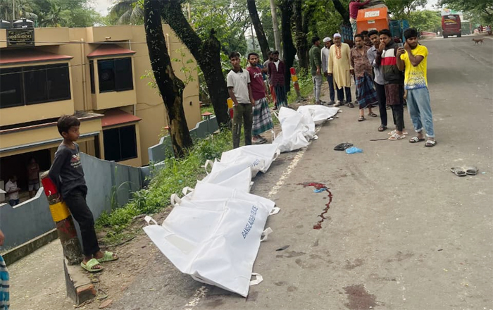 দক্ষিণ সুরমায় পিকআপ–ট্রাক সংঘর্ষে নিহত বেড়ে ৯