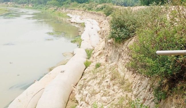 ধলাই নদীর ভাঙন আতঙ্ক-উৎকন্ঠায় গ্রামবাসী