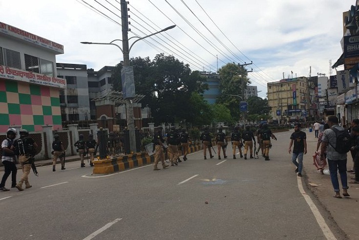 জিন্দাবাজারে হঠাৎ আতঙ্ক 