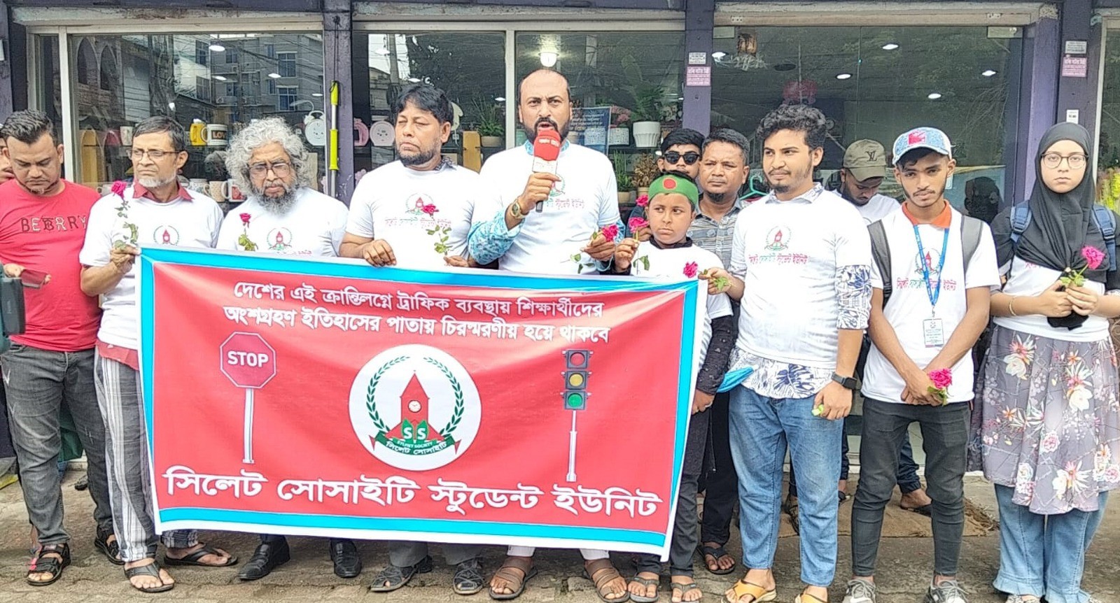 সিলেট সোসাইটির স্টুডেন্ট ইউনিটের উদ্যোগে শিক্ষার্থীদের মাঝে খাবার বিতরণ 