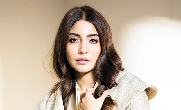 দেহরক্ষীকে কত বেতন দেন আনুশকা?