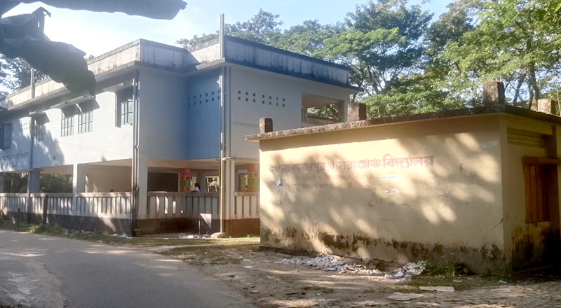 বিদ্যালয়ে সীমানা দেয়ালের অভাবে নিরাপত্তা ঝুঁকিতে শতাধিক শিক্ষার্থীরা