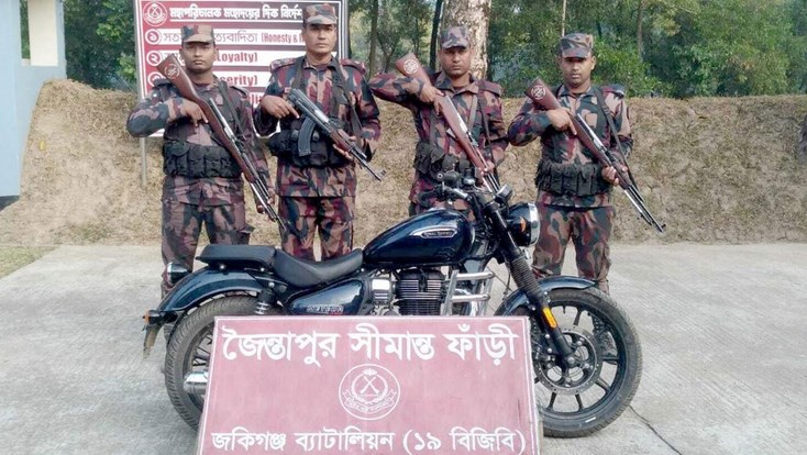 রয়েল এনফিল্ডসহ কোটি টাকার ভারতীয় পণ্য জব্দ