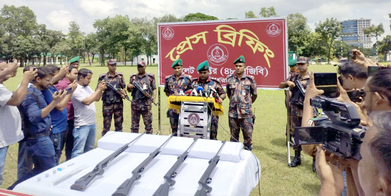 জাফলংয়ে চা বাগানের ভারতীয় অস্ত্র উদ্ধার