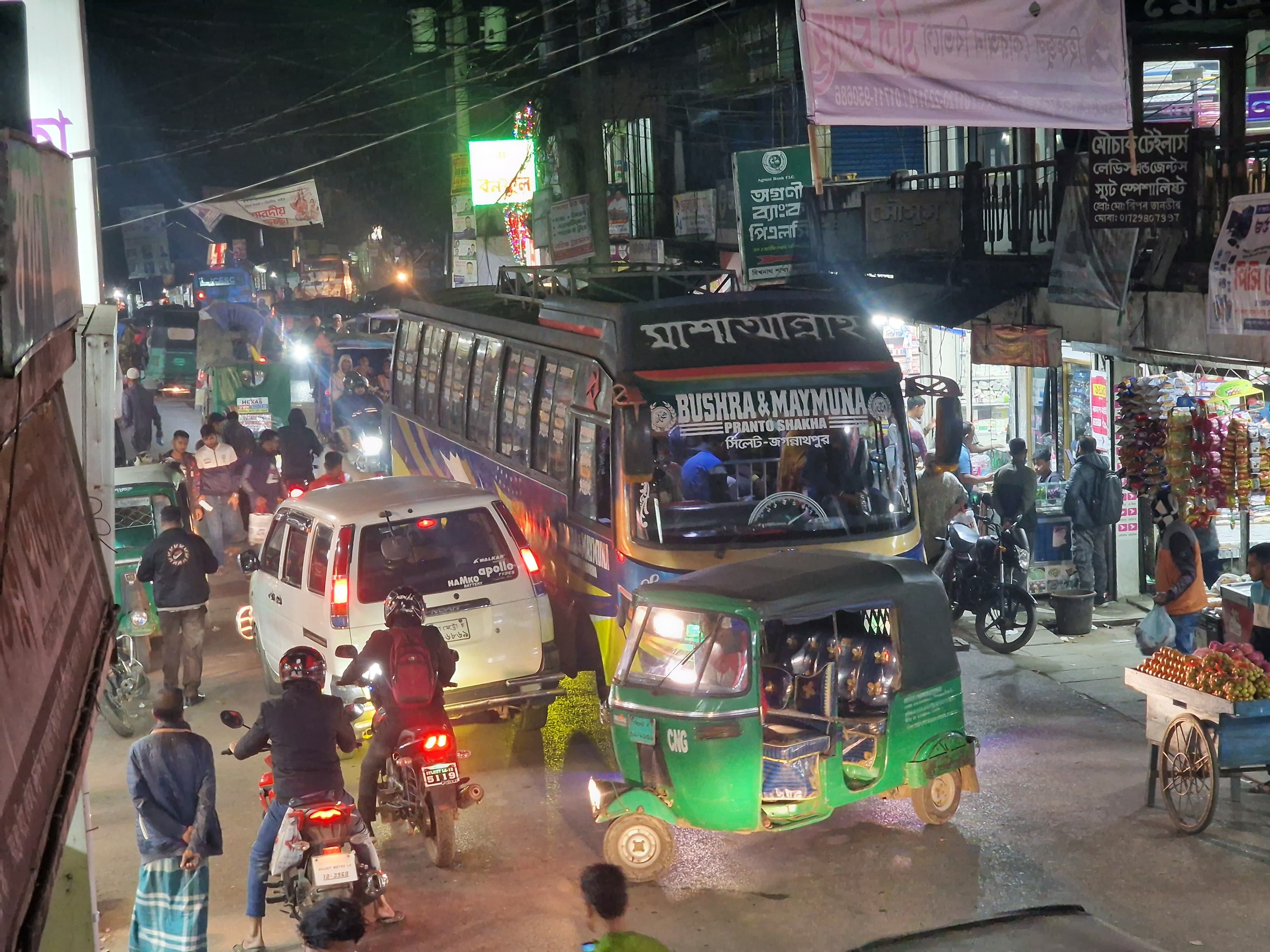 বিশ্বনাথে তীব্র যানযটে জন দুর্ভোগ চরমে