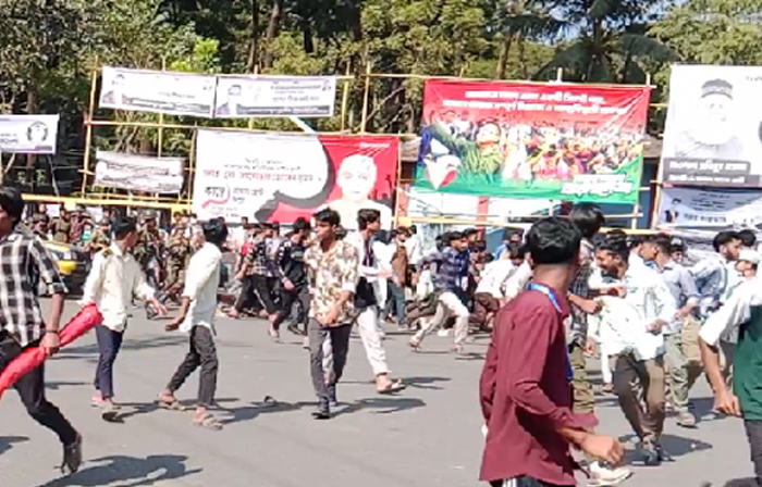 সিলেটে শিক্ষার্থীদের সড়ক অবরোধ
