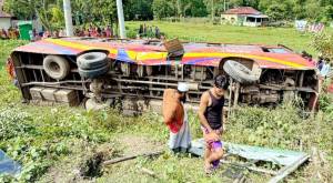 মাধবপুর যাত্রীবাহী বাস উল্টে আহত ৩০