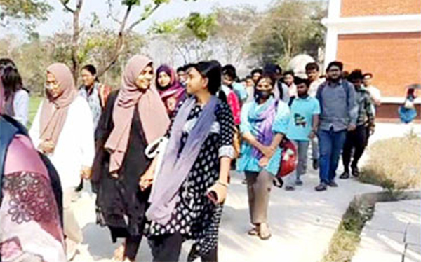 শাবিতে ধ র্ষ ক দে র শাস্তির দাবিতে বিক্ষোভ