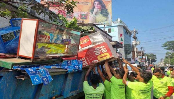 শ্রীমঙ্গলে ফুটপাত দখলমুক্ত করতে অভিযান, উচ্ছেদ অস্থায়ী স্থাপনা