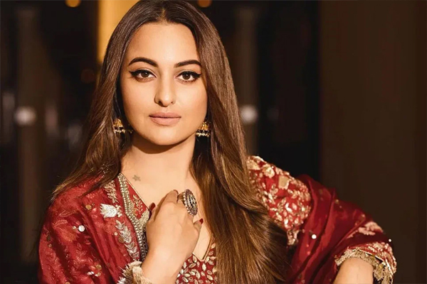 প্রেগনেন্সির গুঞ্জন নিয়ে মুখ খুললেন সোনাক্ষী