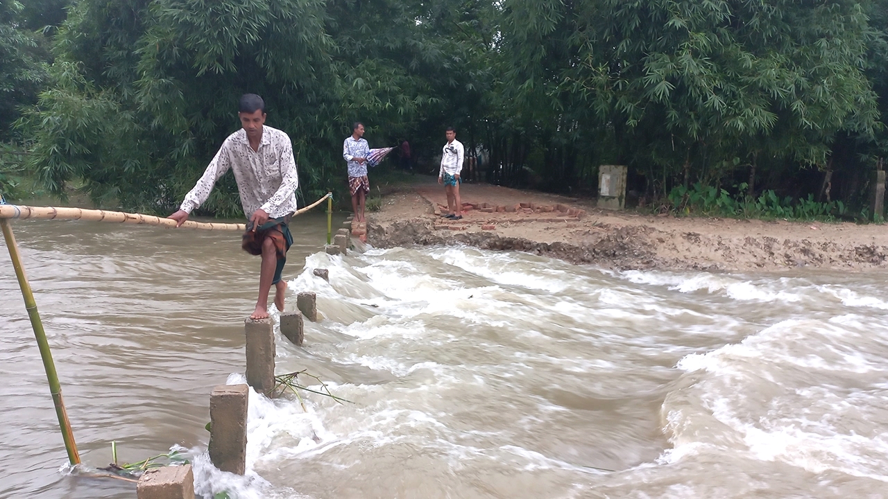 সুনামগঞ্জে নদীর পানি কমলেও বন্যা পরিস্থিতি অপরিবর্তিত