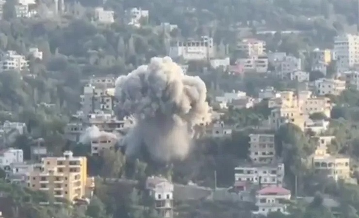 যুদ্ধবিরতি লঙ্ঘন করে লেবাননে ইসরাইলের বিমান হামলা, নিহত ১২