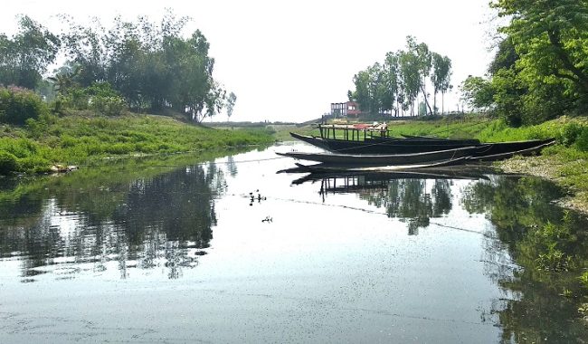 শিল্পবর্জ্যে বিপর্যয়ের মুখে সুতাং নদী