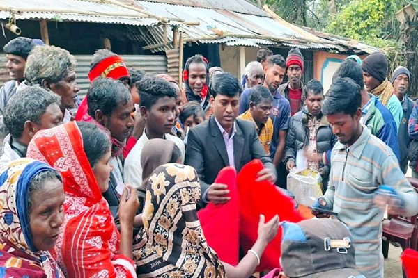 মৌলভীবাজারের দুর্গম পাহাড়ী এলাকায় শীতবস্ত্র বিতরণ