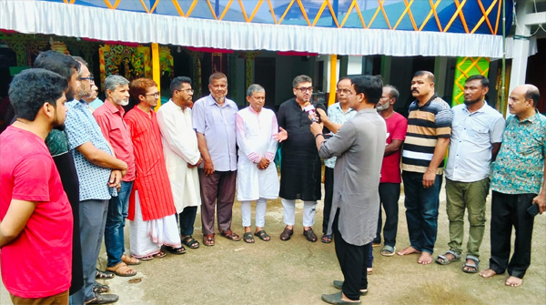 মহানগর বিএনপির ভারপ্রাপ্ত সভাপতি মিফতাহ্ সিদ্দিকীর পূজামণ্ডপ পরিদর্শন