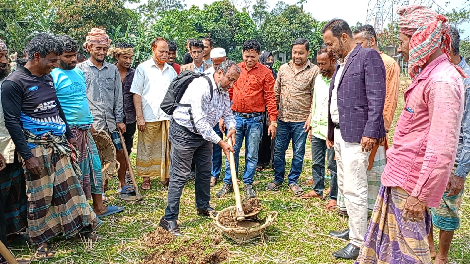 দোয়ারাবাজারে বোগলাবাজার-ক্যাম্পেরঘাট রাস্তার কাজের উদ্বোধন