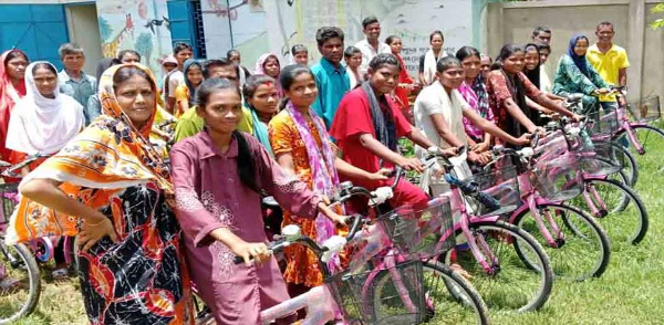 কমলগঞ্জে চা বাগানের ৫০ শিক্ষার্থীদের বাইসাইকেল প্রদান