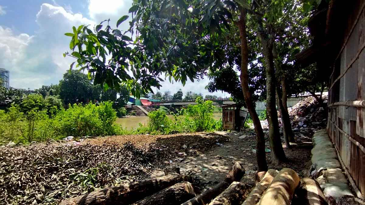 দখল-দূষণে নিঃশ্বাসহীন মনু নদী