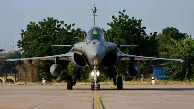 রাফাল শিকার করে ইতিহাস গড়ল পাকিস্তান