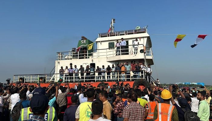 অবশেষে স্বজনদের কাছে সেই ২৩ নাবিক