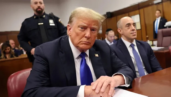 ট্রাম্পকে দায়মুক্তি দিলেন যুক্তরাষ্ট্রের সুপ্রিম কোর্ট