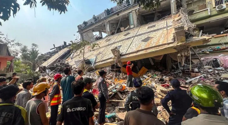 মিয়ানমারে প্রাণহানি ১৬০০ ছাড়ালো, খালি হাতে উদ্ধারে স্থানীয়রা