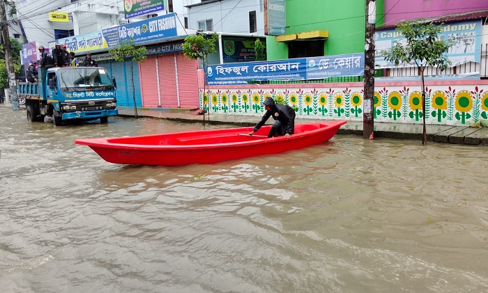 নগরীতে পানিবন্দি লাখো মানুষ, ২৮ টি ওয়ার্ড প্লাবিত