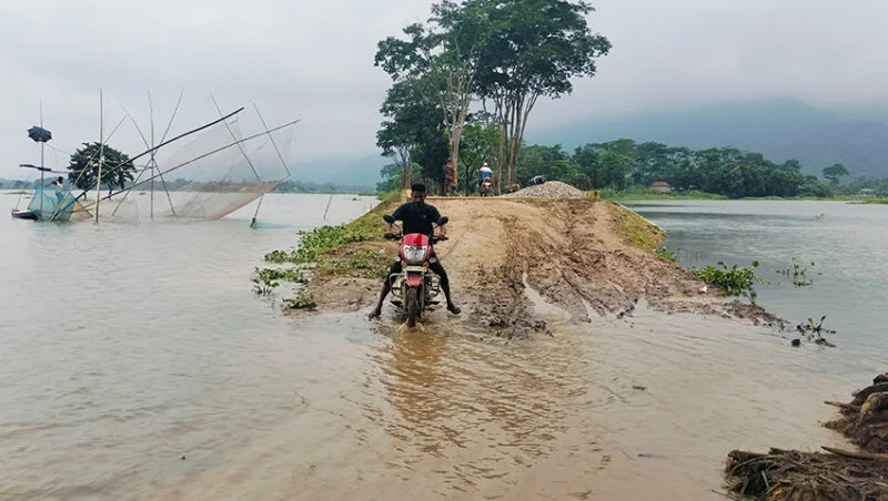 সীমান্তবর্তী এলাকার উন্নয়নে গলার কাঁটা 'সংযোগ সড়কহীন' চার সেতু