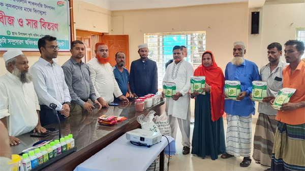 গোয়াইনঘাটে কৃষকদের মাঝে সার ও বীজ বিতরণ