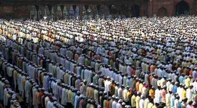 নামাজে কাতার সোজা করতে হয় কেন?