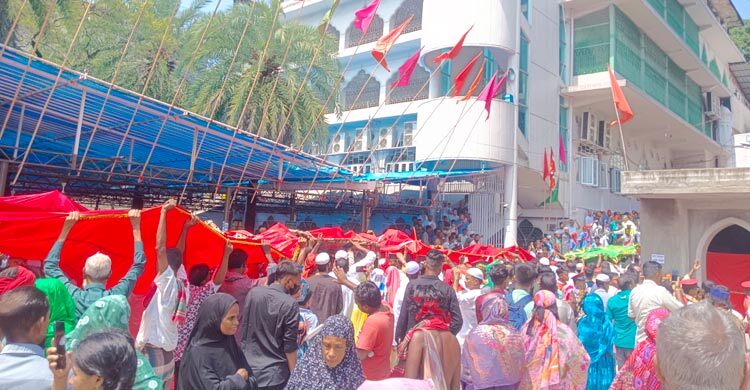 গিলাফ ছড়ানোর মধ্য দিয়ে শাহজালালের মাজারে ওরস শুরু