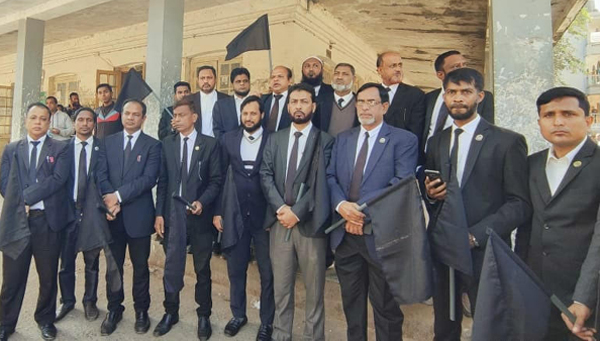 নির্বাচন বাতিলের দাবীতে আইনজীবীদের কালো পতাকা মিছিল 