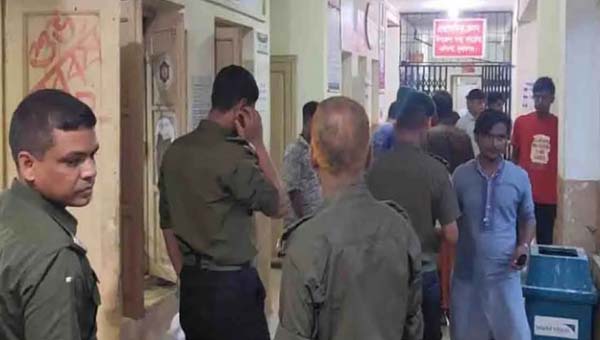 শিশুর মৃত্যু ঘিরে ধর্মপাশা হাসপাতালে চিকিৎসককে লাঞ্ছিতের অভিযোগ, ভাঙচুর