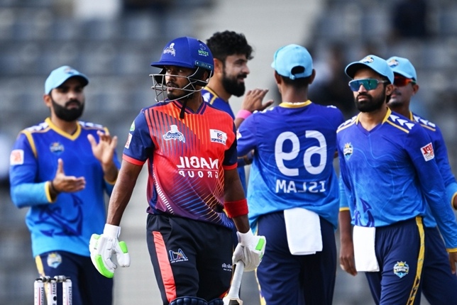 রাজশাহীর বিপক্ষে শেষ বলে জিতে শীর্ষস্থানে চট্টগ্রাম