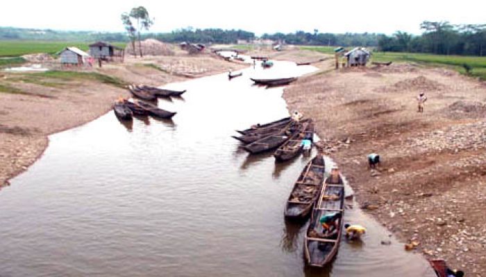 ছাতকে ৫দিন থেকে বন্ধ চুনাপাথর আমদানী