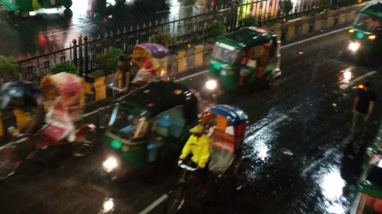 তীব্র গরমের পর স্বস্তির বৃষ্টি
