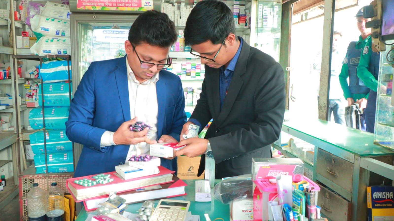 সোবহানীঘাটে ফার্মেসীতে মোবাইল কোর্টের অভিযান, জরিমানা আদায়